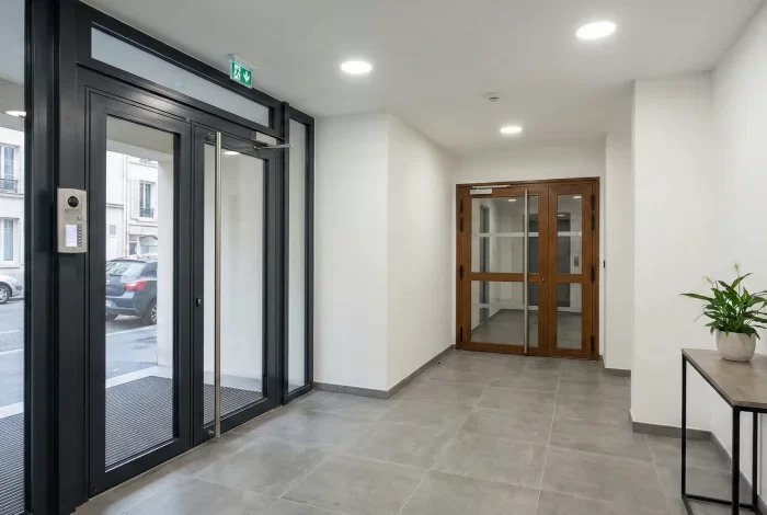 Cr&eacute;ation de sas d'entr&eacute;e &agrave; Paris